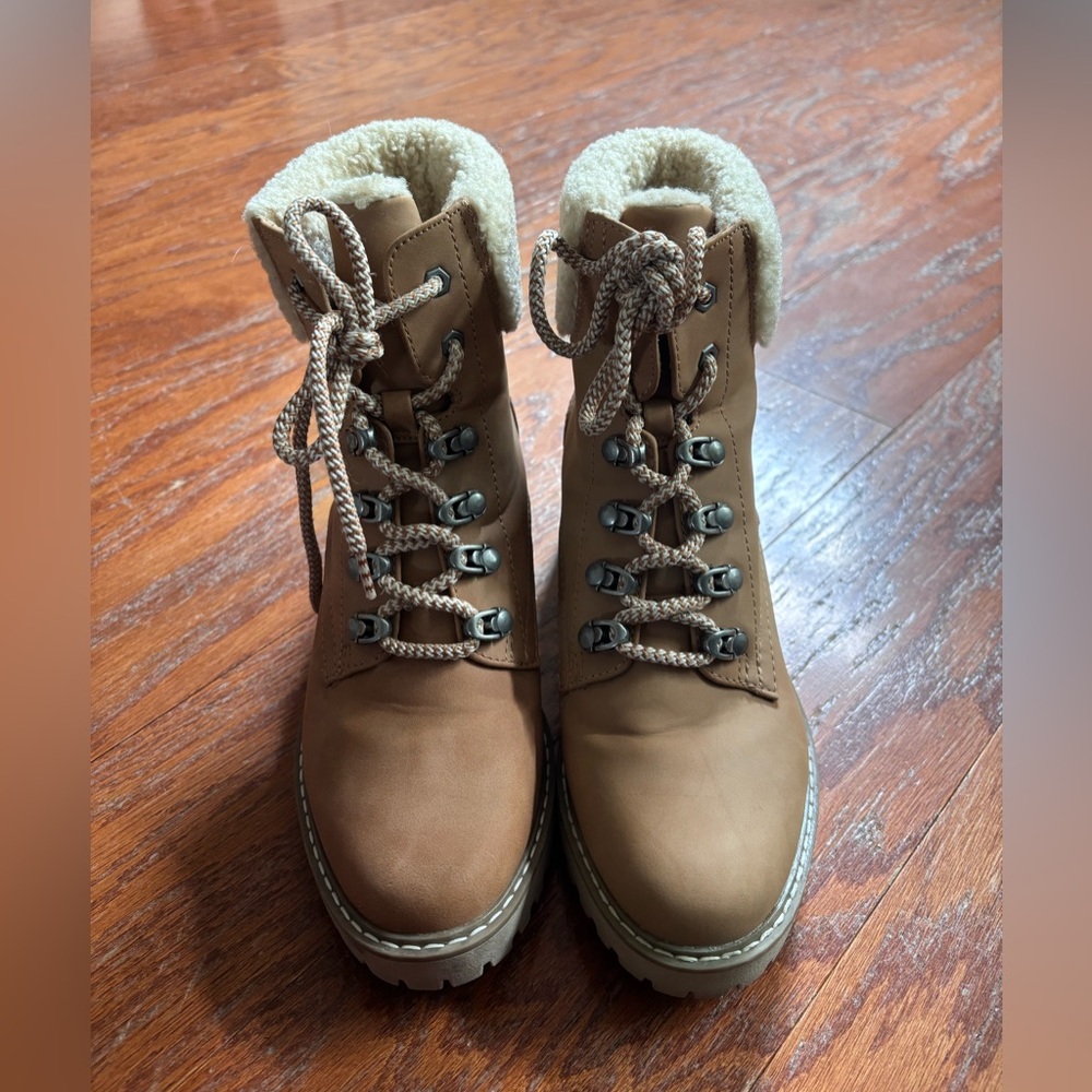 DV by Dolce Vita Women's Tan Lace-Up Boots-Worn once
